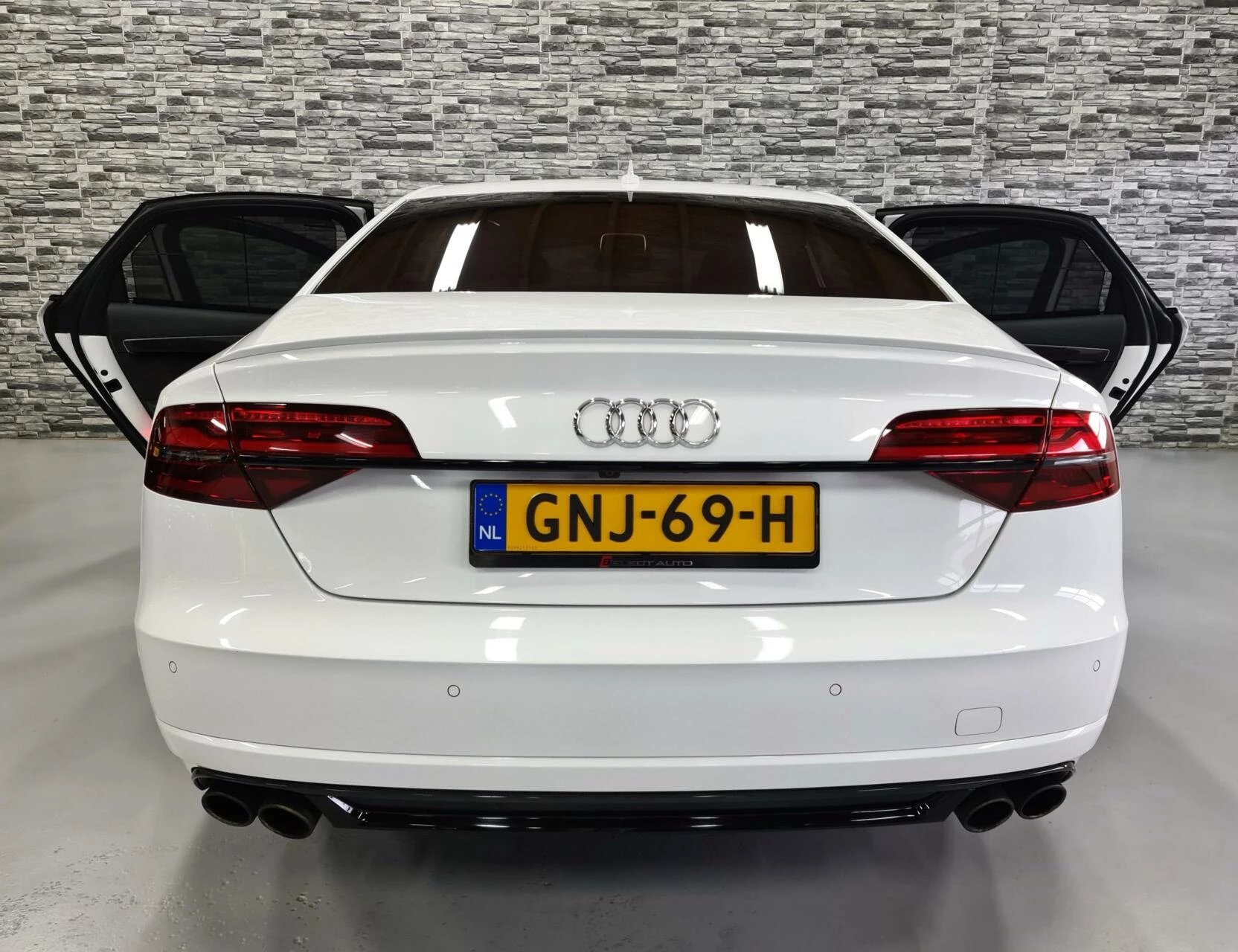 Hoofdafbeelding Audi S8