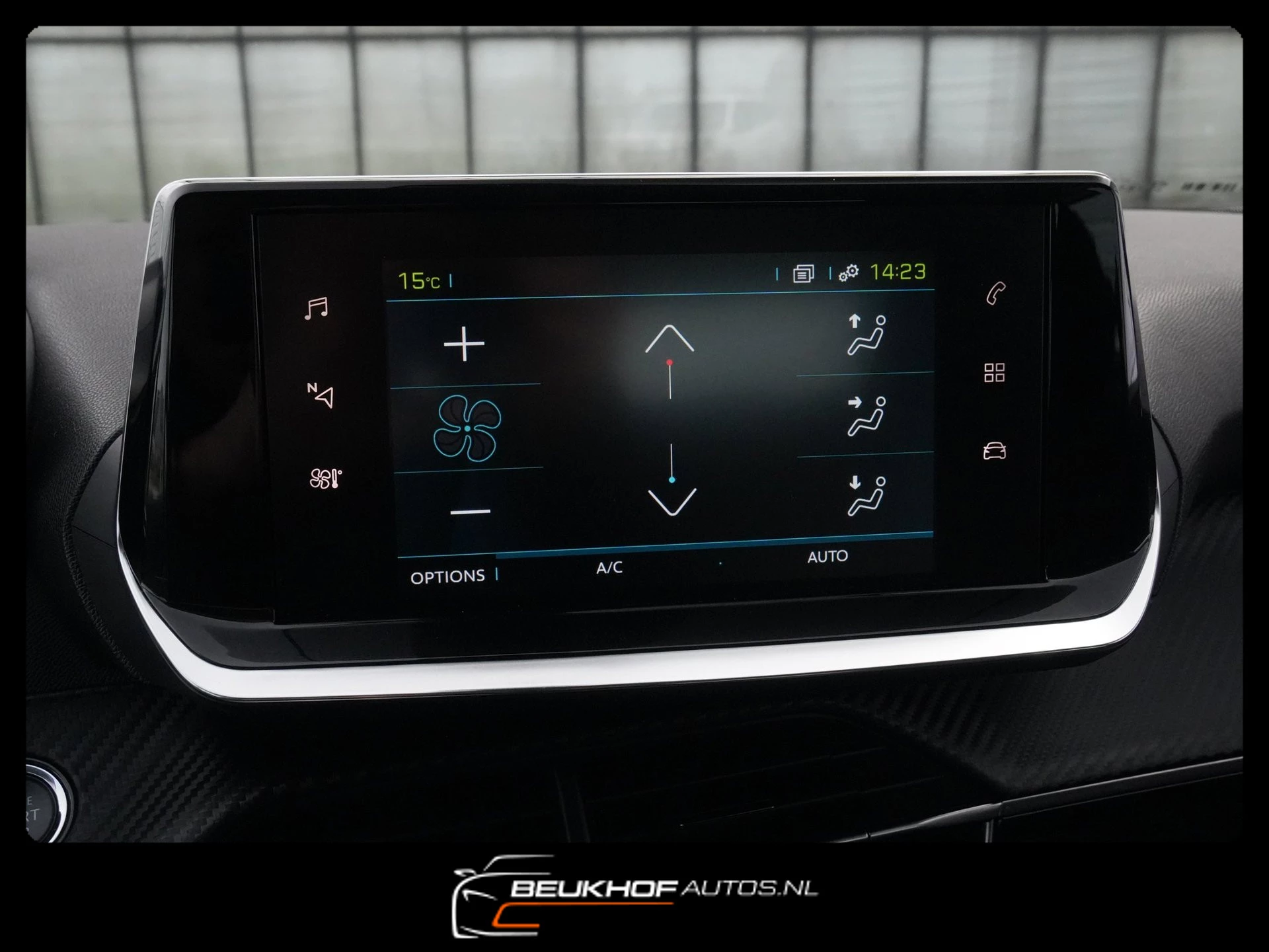 Hoofdafbeelding Peugeot e-2008