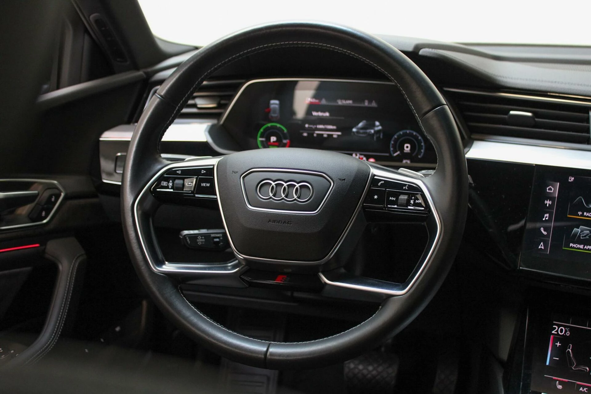 Hoofdafbeelding Audi e-tron