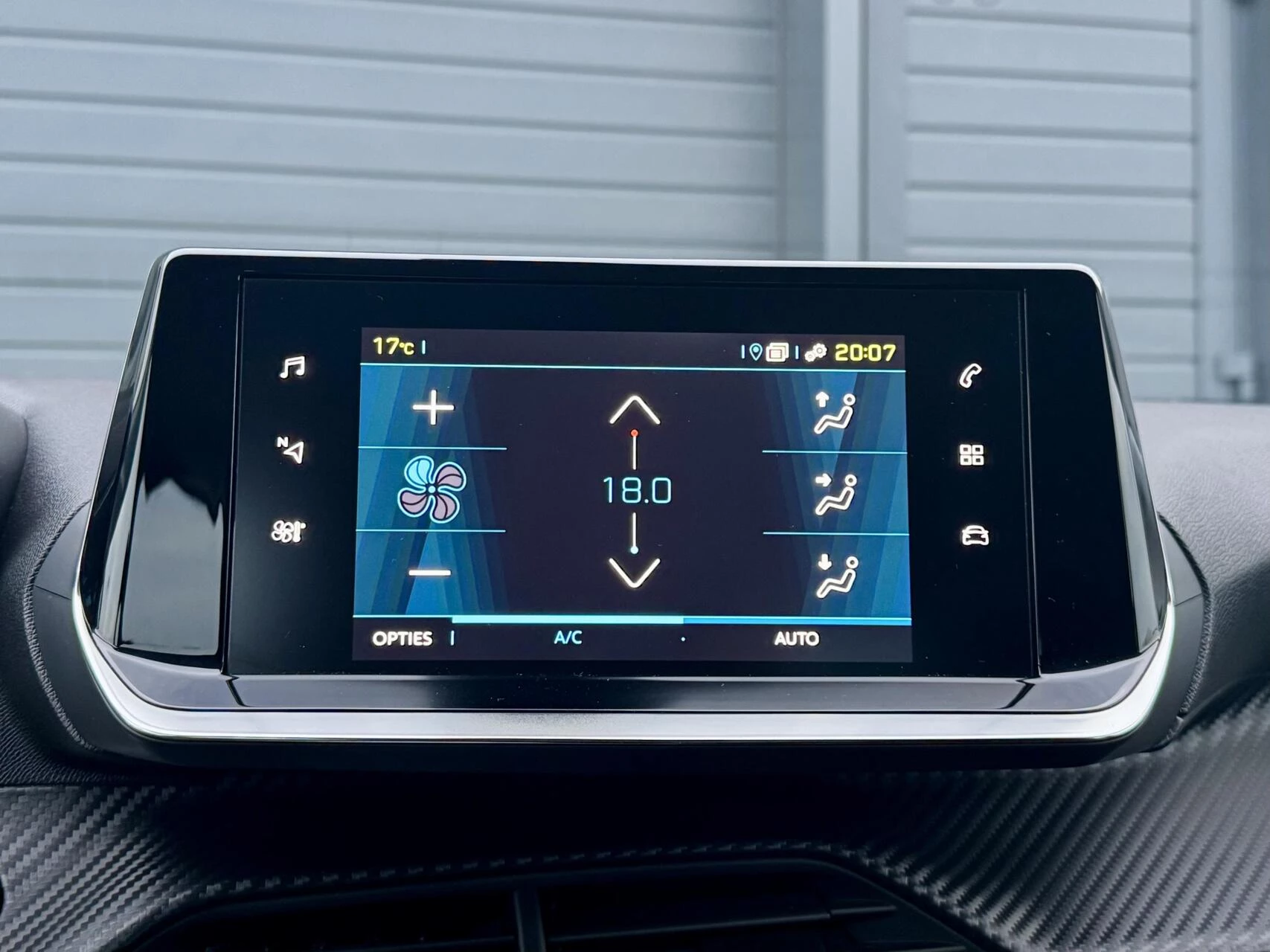 Hoofdafbeelding Peugeot e-208