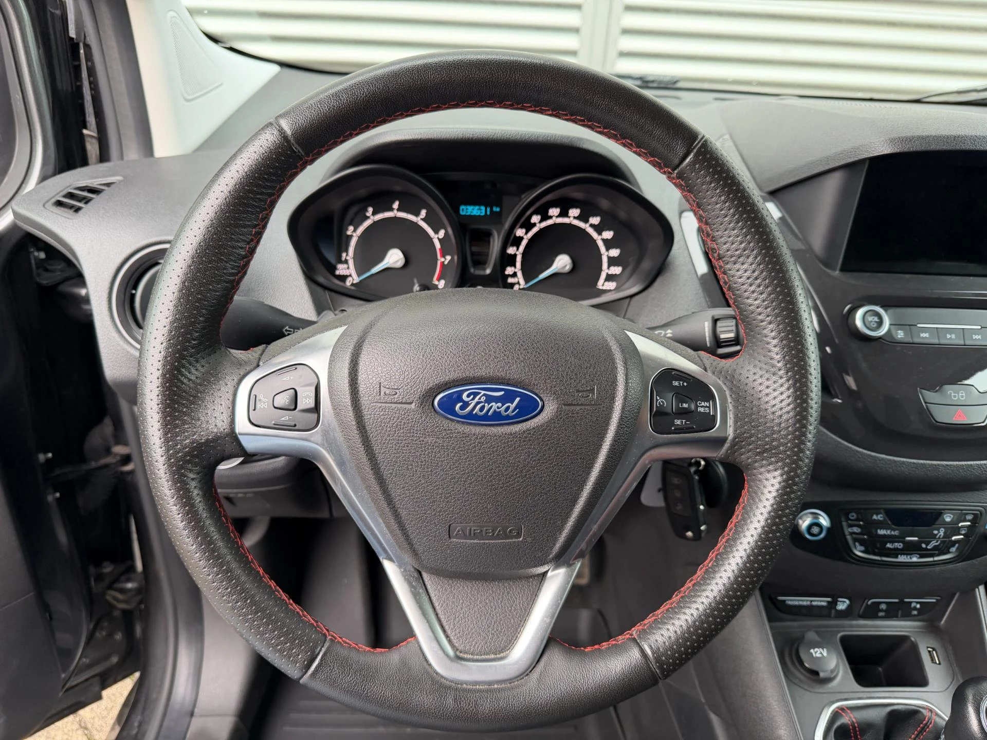Hoofdafbeelding Ford Transit Courier