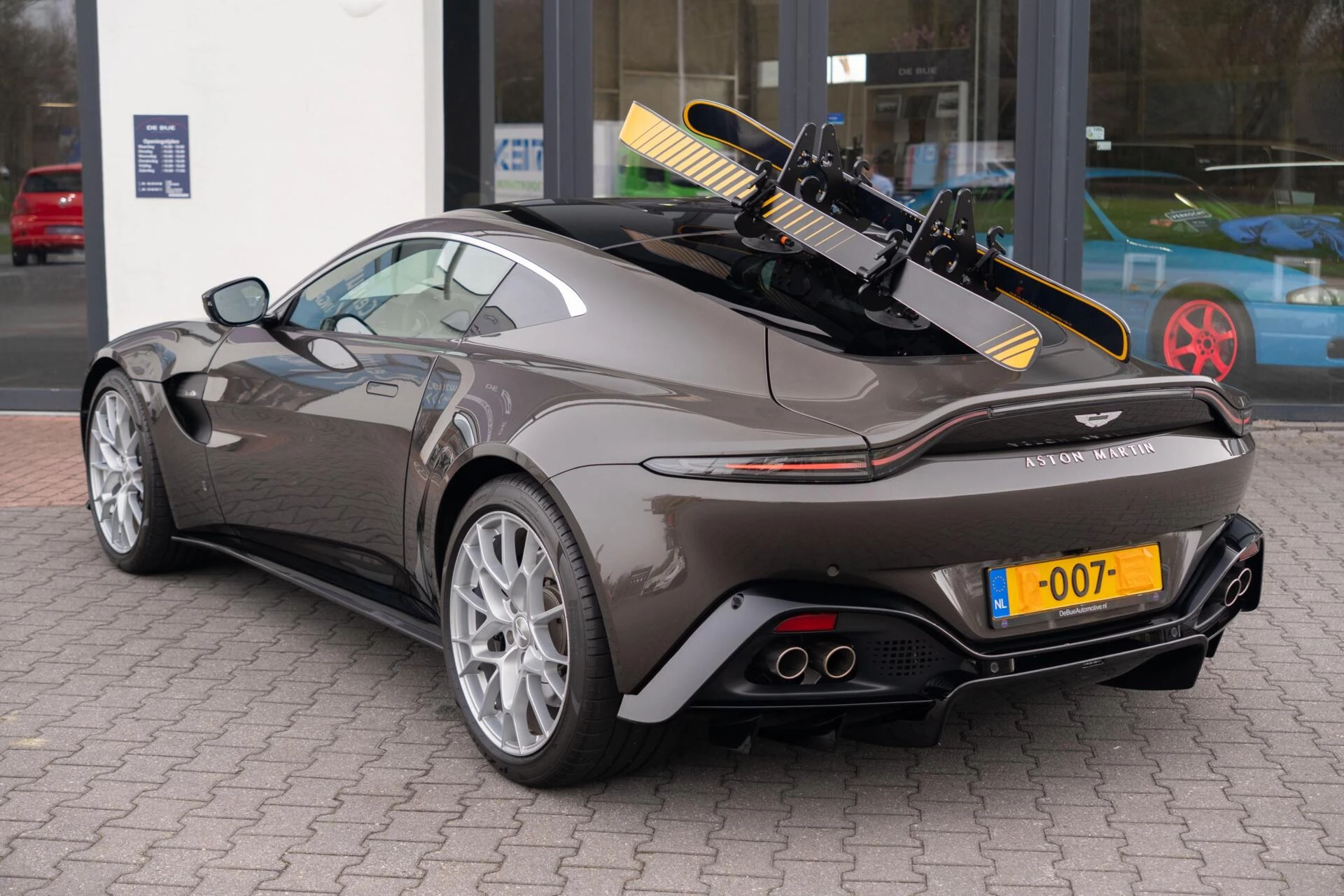 Hoofdafbeelding Aston Martin V8 Vantage