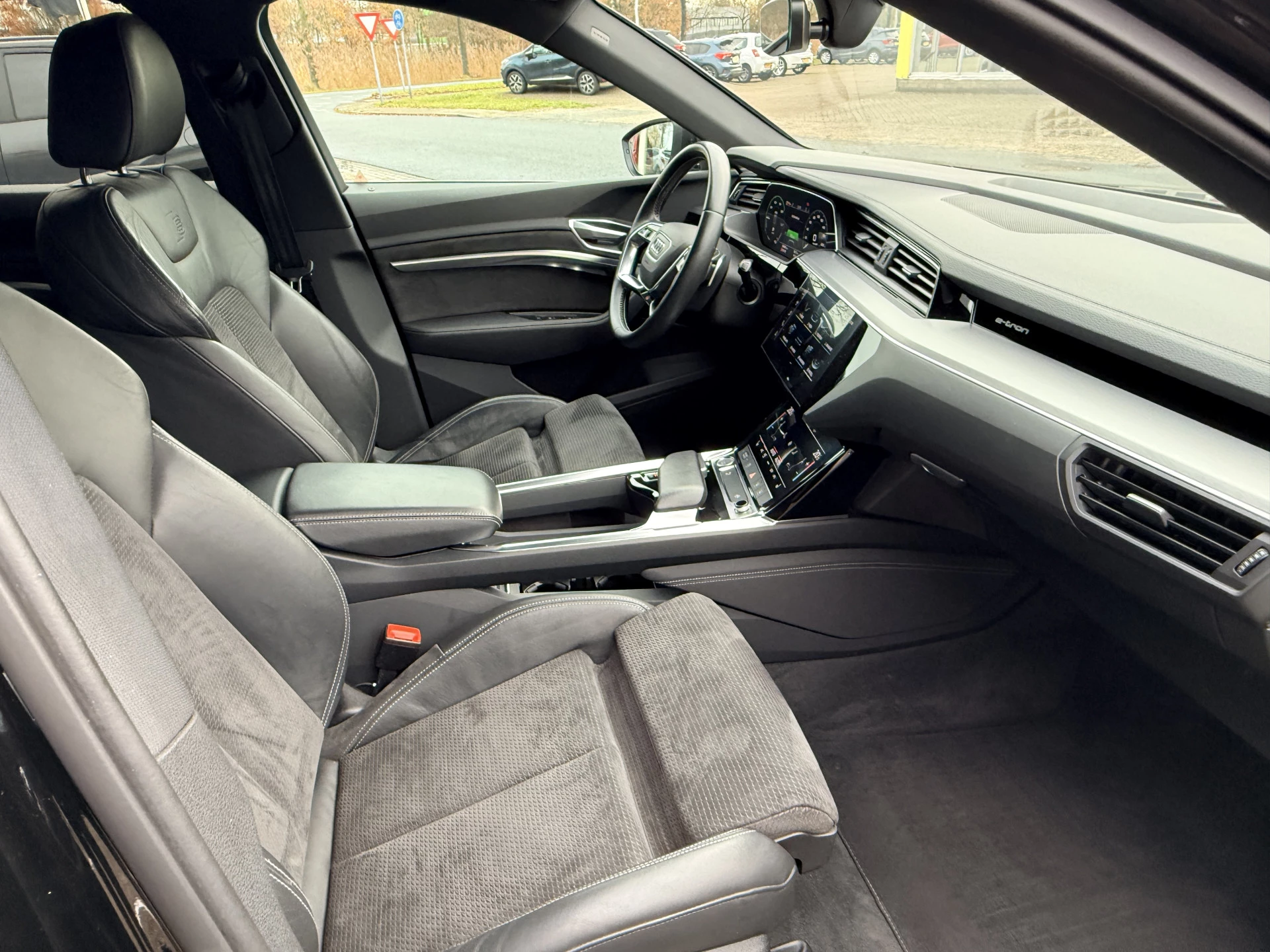 Hoofdafbeelding Audi e-tron