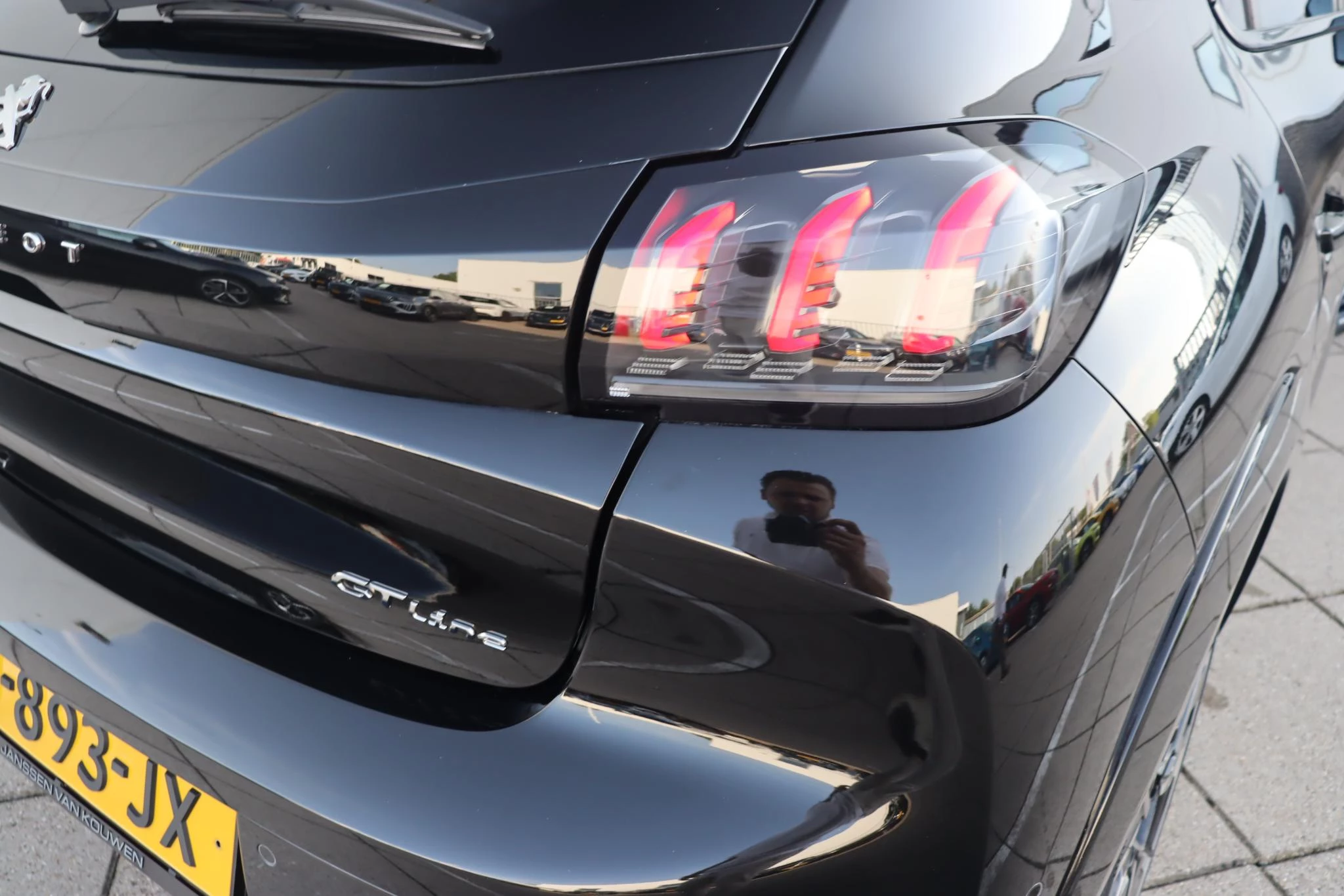 Hoofdafbeelding Peugeot 208