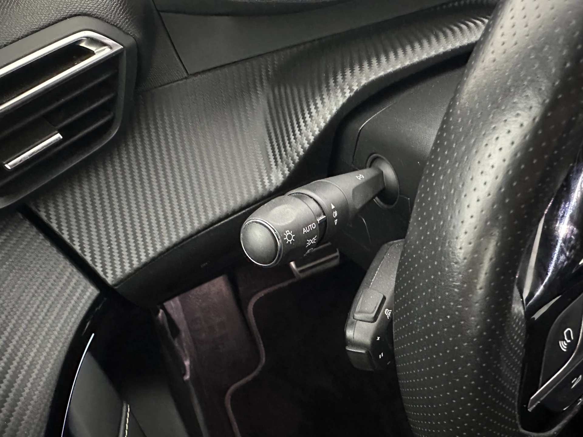 Hoofdafbeelding Peugeot e-208