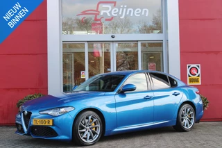Alfa Romeo Giulia 2.0 T 280PK Q4 AWD VELOCE | FULL MAP NAVIGATIE | BI-XENON KOPLAMPEN | LED ACHTERLICHTEN | LEDEREN BEKLEDING | ELEKTRISCH VERSTELBARE "VELOCE" SPORTSTOELEN MET VERWARMING EN OP DE BESTUURDERSSTOEL GEHEUGEN | ELEKTRISCH VERSTELBARE ZIJDELINKSE STEUNEN OP VOORSTOELEN | STUUR VERWARMING | 18" INCH VELOCE VELGEN | LICHTMETALEN REMKLAUWEN IN DE KLEUR GEEL | ACHTERUITRIJCAMERA | PARKEERSENSOREN VOOR / ACHTER | AFNEEMBARE TREKHAAK MET DIFUSERKAP | EXTRA GETINTE ACHTER RUITEN | DUBBELE VERCHOOMDE UITLATEN | NEERKLAPBARE ACHTERBANK MET ARMSTEUN EN SKILUIK |