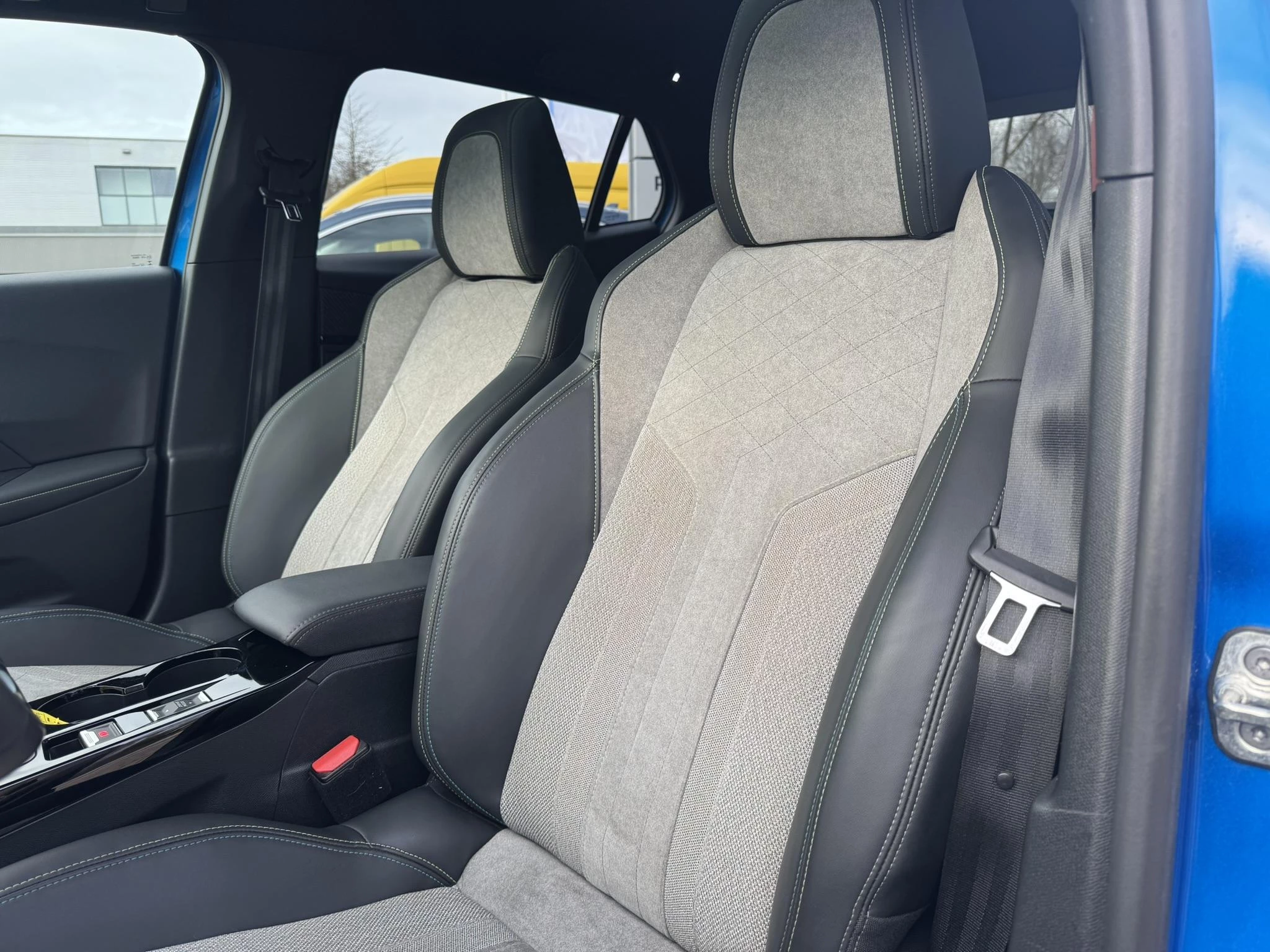 Hoofdafbeelding Peugeot e-2008