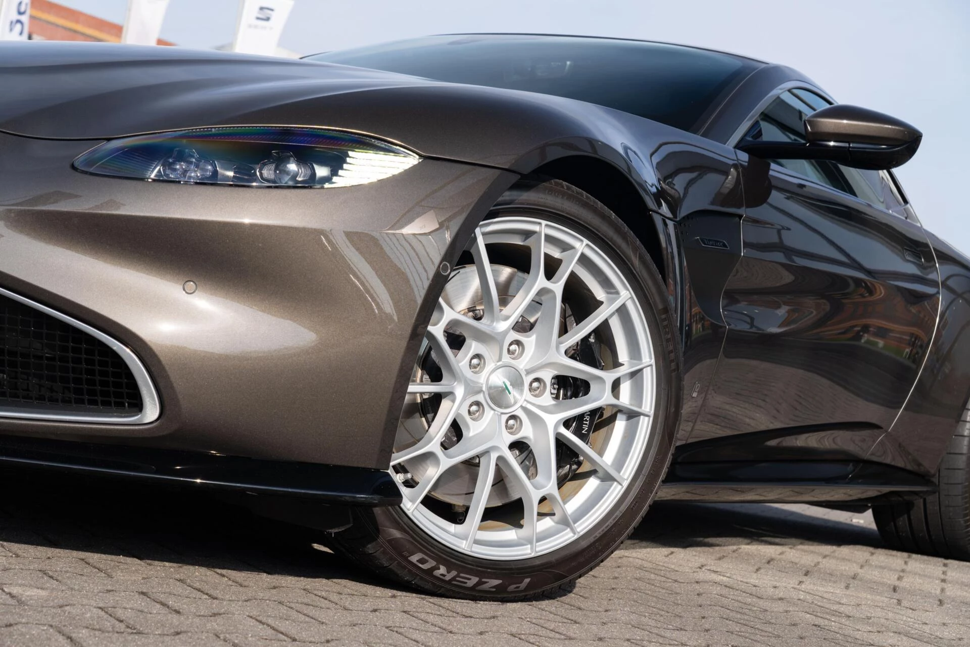 Hoofdafbeelding Aston Martin V8 Vantage