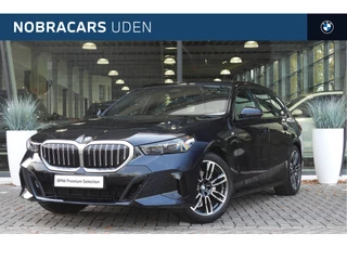 BMW 5 Serie Touring 520i M Sport Automaat / Trekhaak / Achteruitrijcamera / M Sportonderstel / Adaptieve LED / Stoelverwarming / Parking Assistant