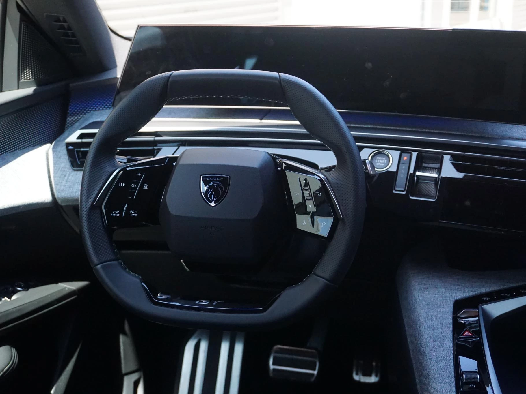 Hoofdafbeelding Peugeot e-5008