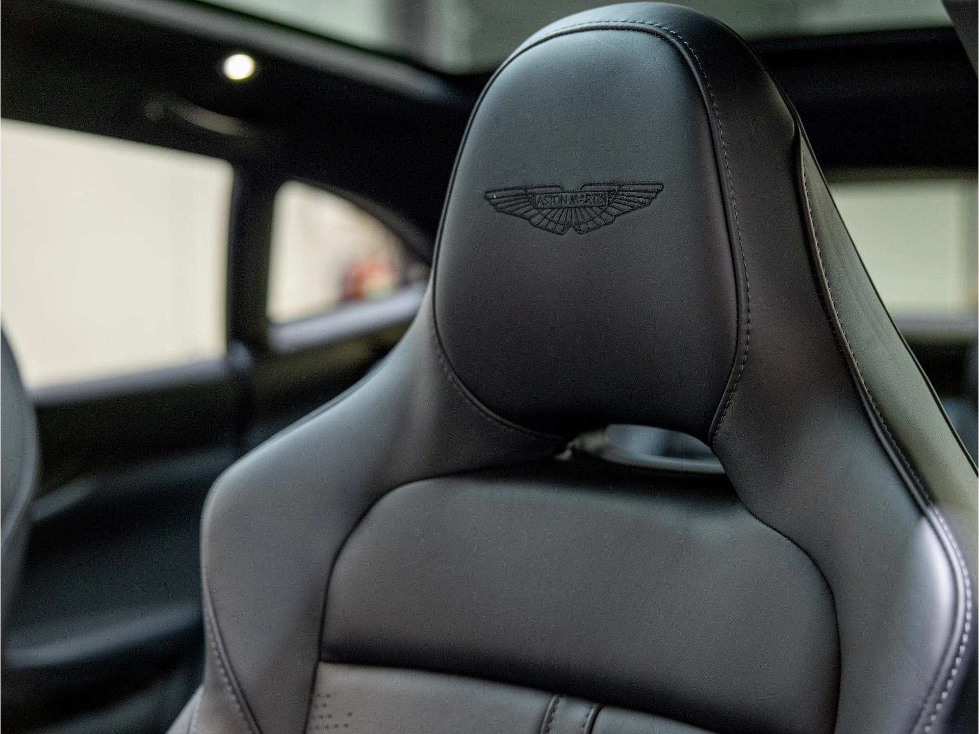 Hoofdafbeelding Aston Martin DBX