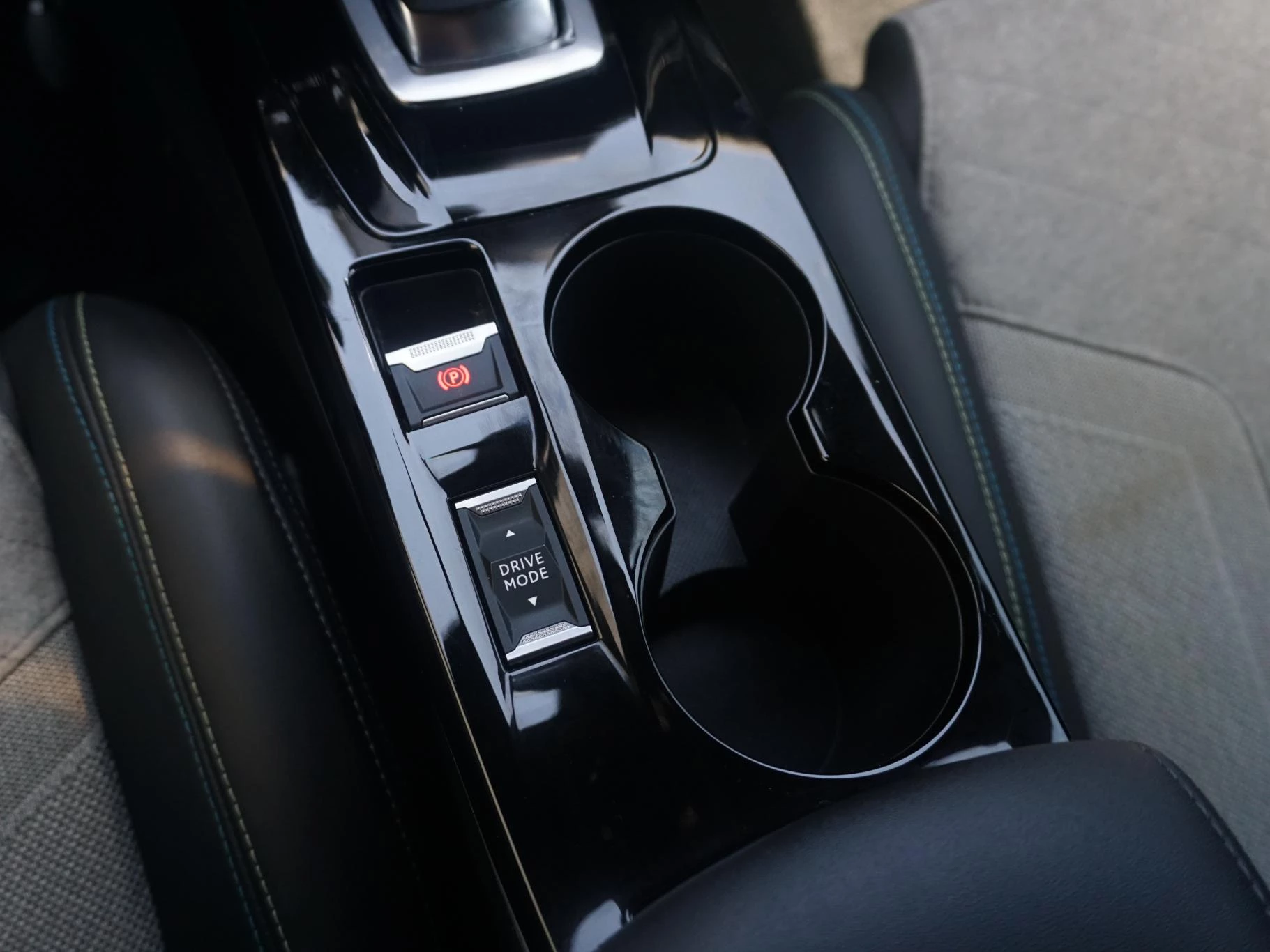 Hoofdafbeelding Peugeot e-208