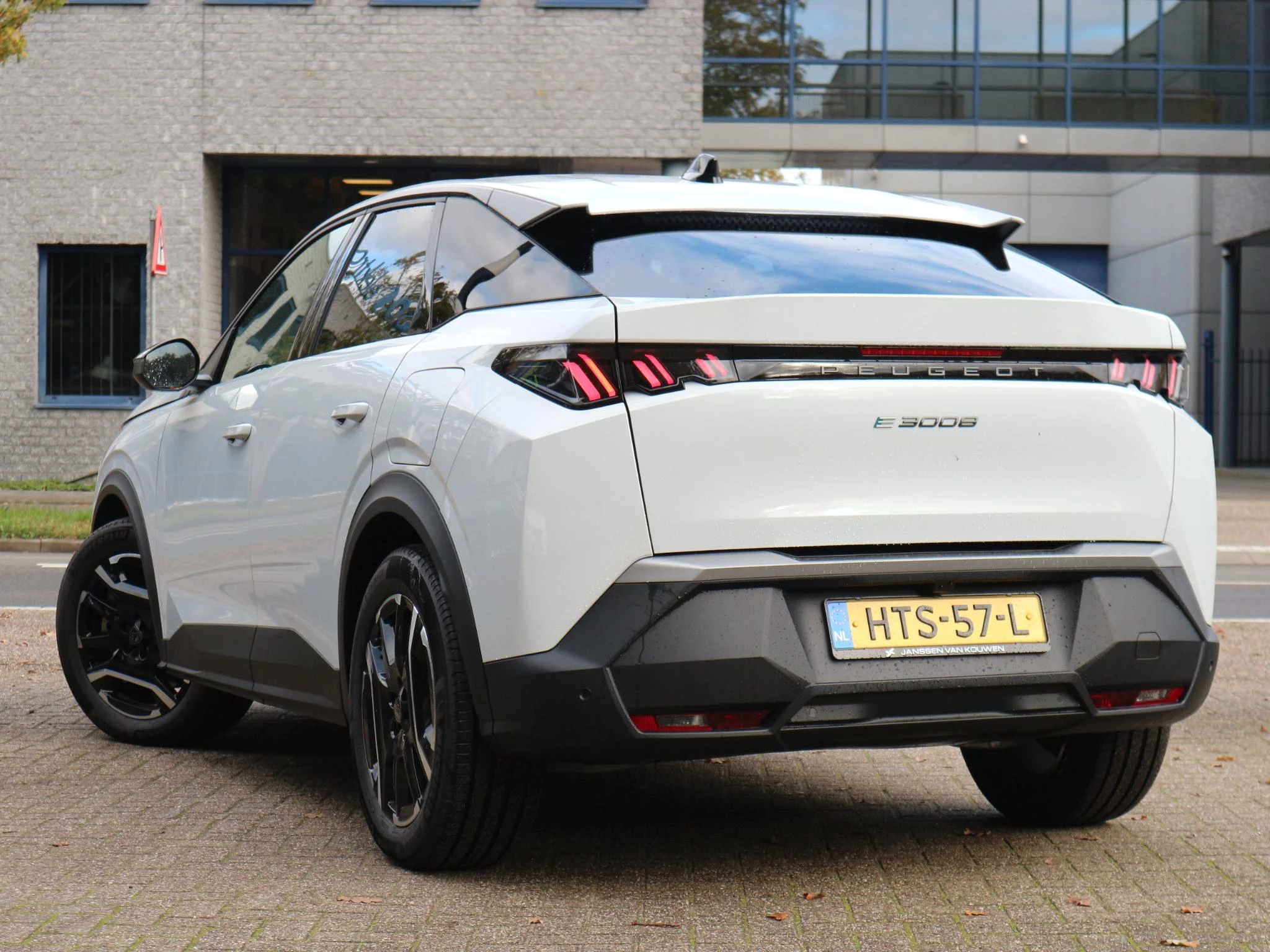 Hoofdafbeelding Peugeot e-3008