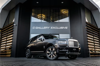 Hoofdafbeelding Rolls-Royce Cullinan Rolls-Royce Cullinan 6.75 V12 - Panorama | Bespoke Audio | NAP | 1e eig | Massage | HUD | 360c