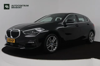BMW 1-serie 118i Executive Edition (TREKHAAK, DIGITALE COCKPIT, CAMERA, SFEERVERLICHTING, PARKEERSENSOREN, DEALER ONDERHOUDEN)