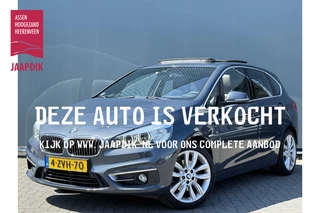 BMW 2 Serie Active Tourer BWJ 2015 218i Luxury Line M AFN. TREKHAAK | PANORAMA | LEDER | ELEK. ACHTERKLEP | HEAD UP DIS. | STOELVERW. | NAVI | CRUISE | BLUETOOTH | 18 INCH LMV | MULTIFUNCT. STUUR
