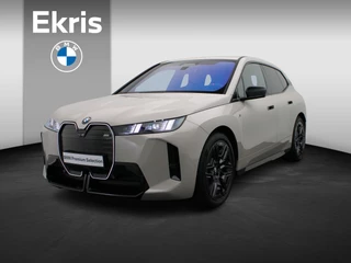 BMW iX xDrive M70 112 kWh M Sportpakket Pro | Trekhaak |  Stoelventilatie | Driving Assist Prof | Bowers & Wilkins | 22"