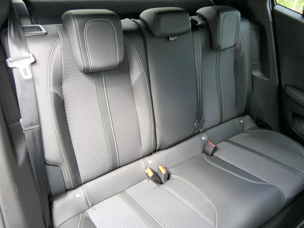 Hoofdafbeelding Peugeot e-2008