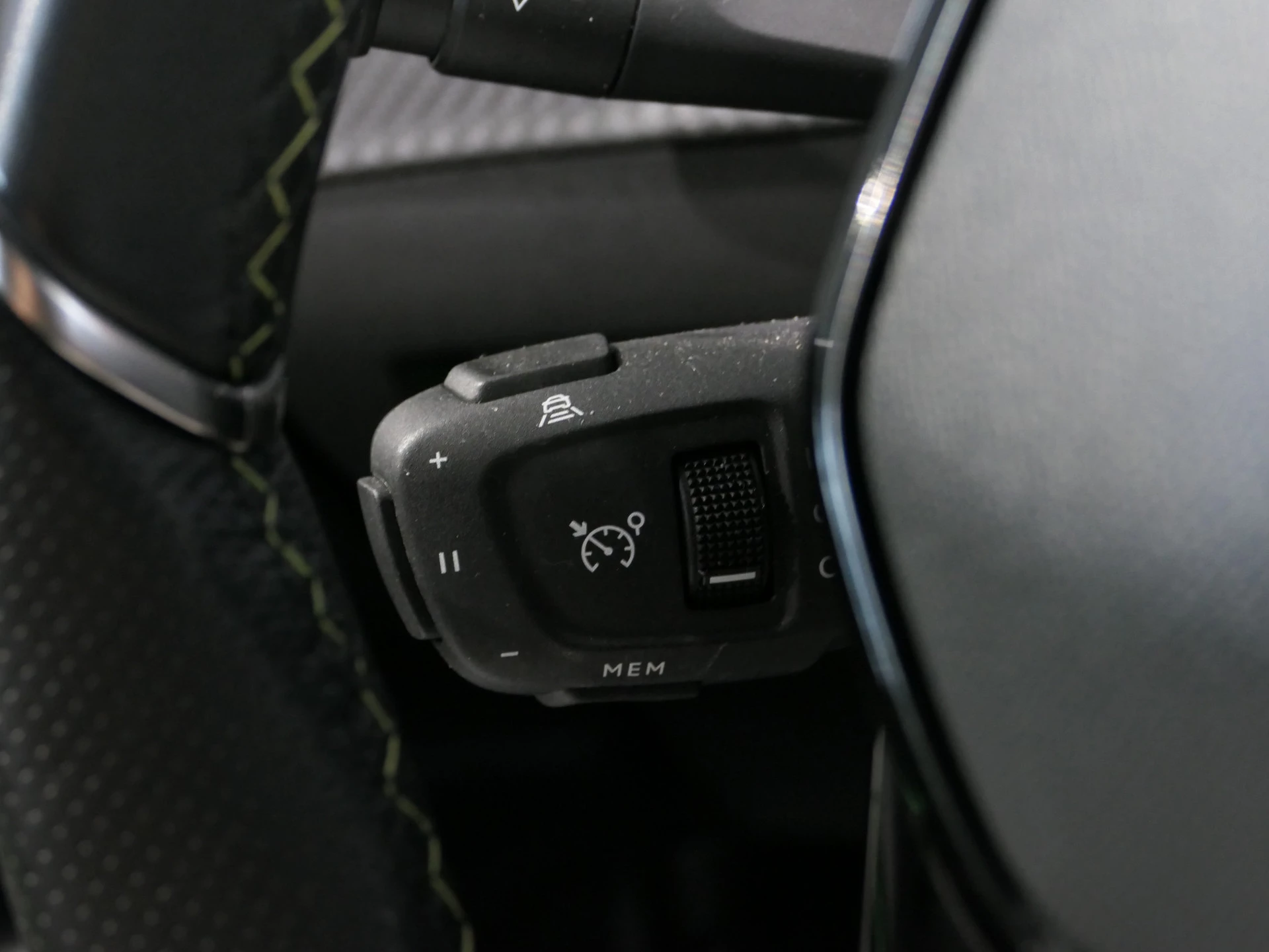 Hoofdafbeelding Peugeot e-2008
