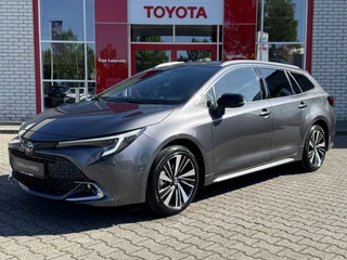 Toyota Corolla Touring Sports 1.8 HYBRID 140 DYNAMIC NL-AUTO NIEUW EN DIRECT LEVERBAAR!! APPLE/ANDROID 17"LM-VELGEN PRIVACY-GLASS LED PARK-SENSOREN STOELVERW