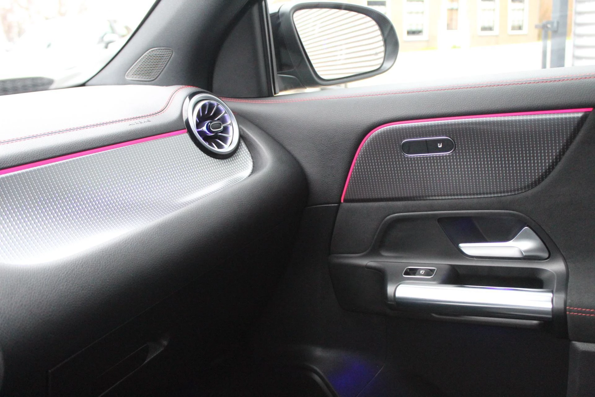 Hoofdafbeelding Mercedes-Benz EQA