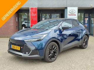 Toyota C-HR 2.0 Plug-in Hybrid 220 GR SPORT PLUS TREKHAAK PANODAK HEAD-UP 360° CAMERA 18'' LM-VELGEN 4S-BANDEN EL-STOEL/ACHTERKLEP STOEL/STUURVERW NL-AUTO 1E-EIG