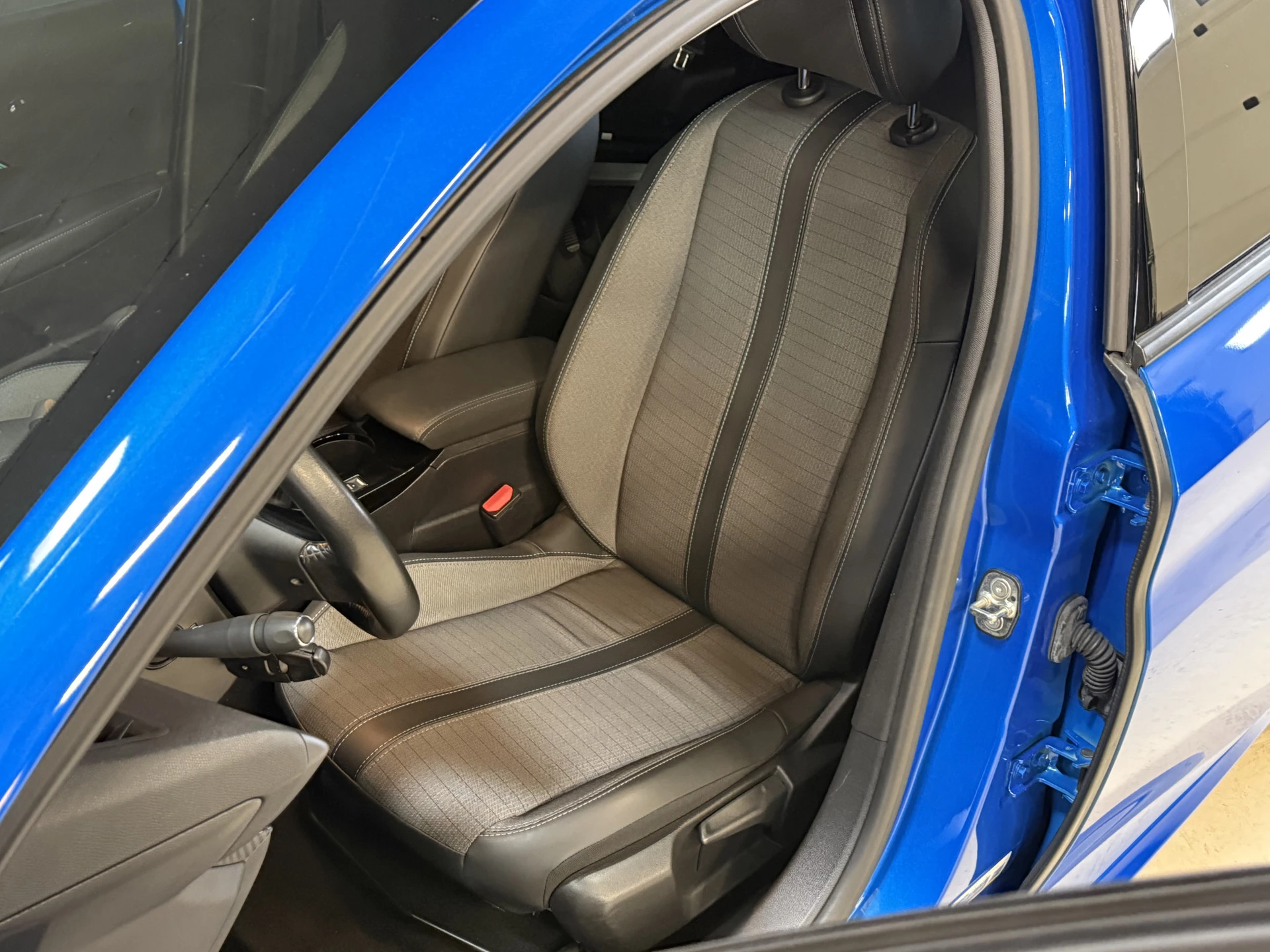 Hoofdafbeelding Peugeot e-208