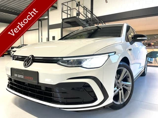 Hoofdafbeelding Volkswagen Golf Volkswagen Golf VIII 1.5 TSI R-Line/ CarPlay/ Full LED/ Sfeerverlichting