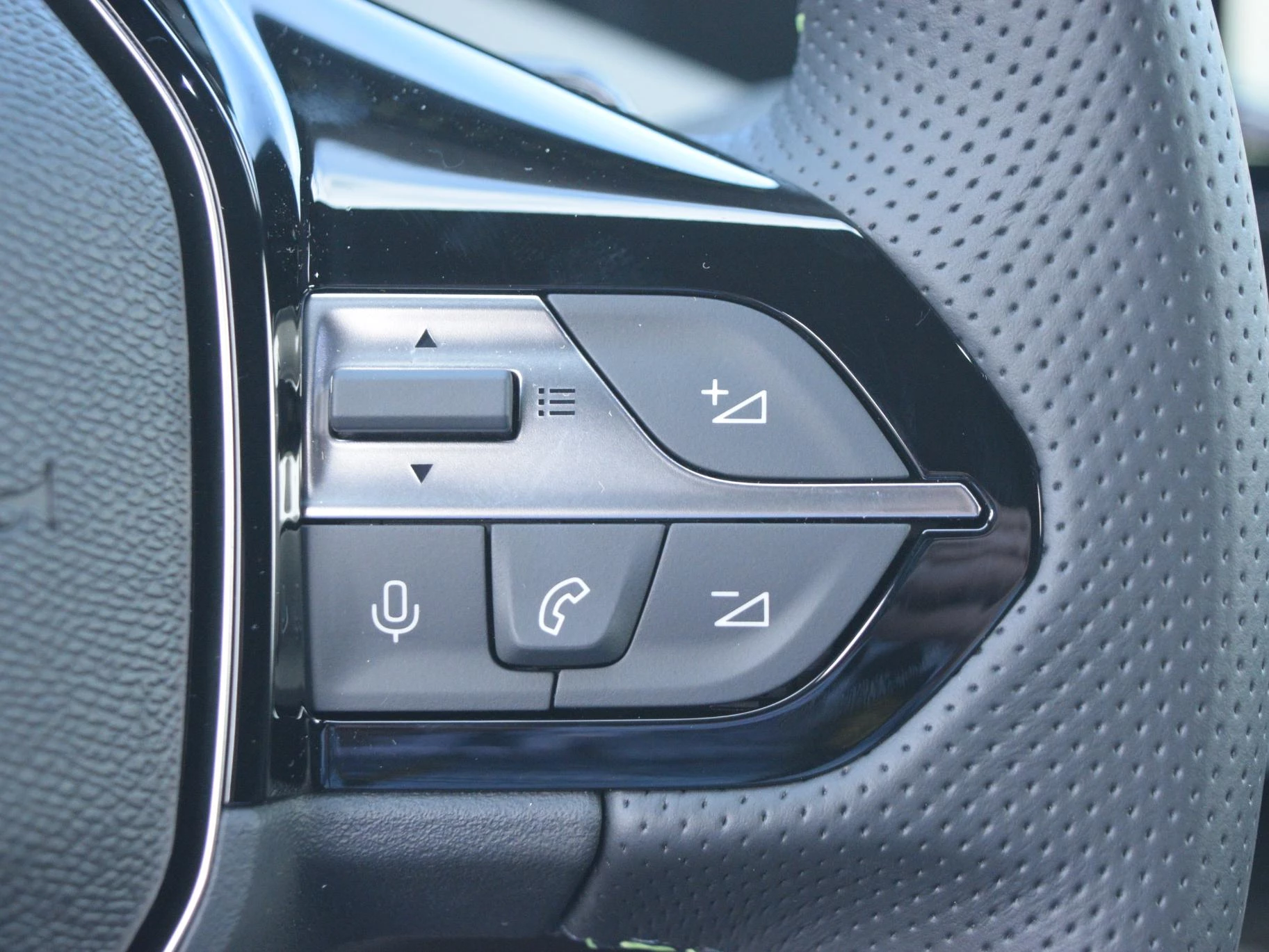 Hoofdafbeelding Peugeot e-308