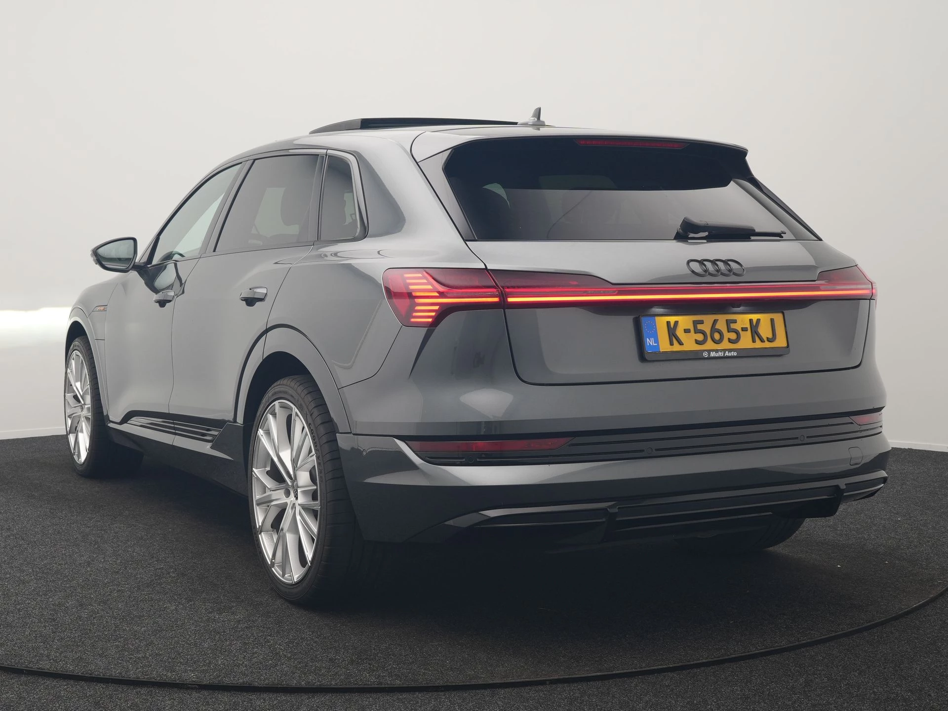 Hoofdafbeelding Audi e-tron