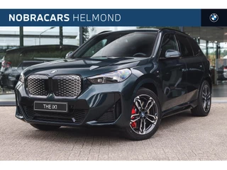BMW iX1 eDrive20 M Sport / Panoramadak / Achteruitrijcamera / Sportstoelen / M Adaptief onderstel / Adaptieve LED / Parking Assistant / Comfort Access