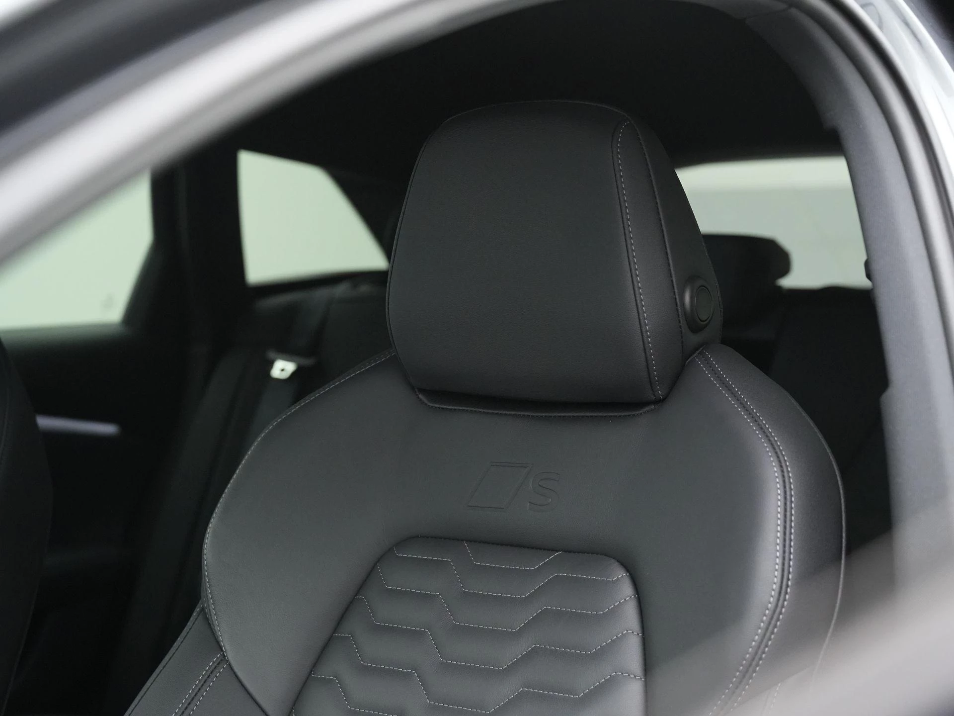 Hoofdafbeelding Audi A6 Avant e-tron