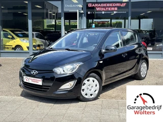Hoofdafbeelding Hyundai i20 Hyundai i20 1.2i Black pack stoelverw. airco 5drs nw apk