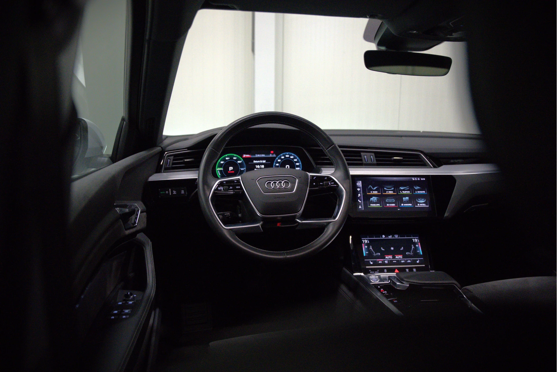 Hoofdafbeelding Audi e-tron