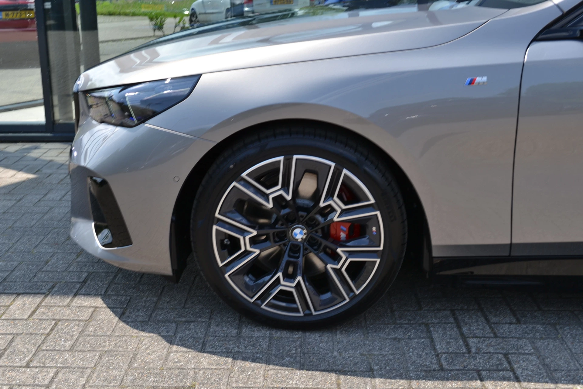 Hoofdafbeelding BMW i5
