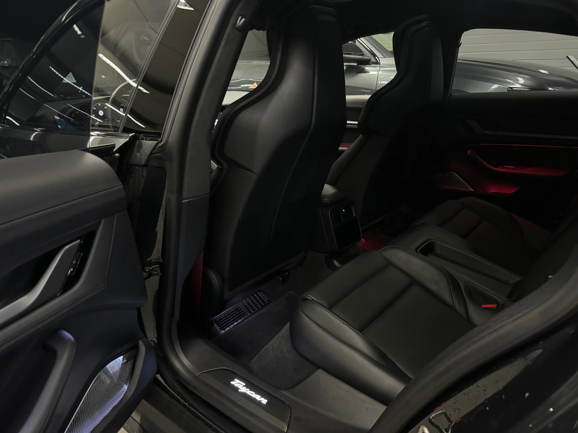 Hoofdafbeelding Porsche Taycan