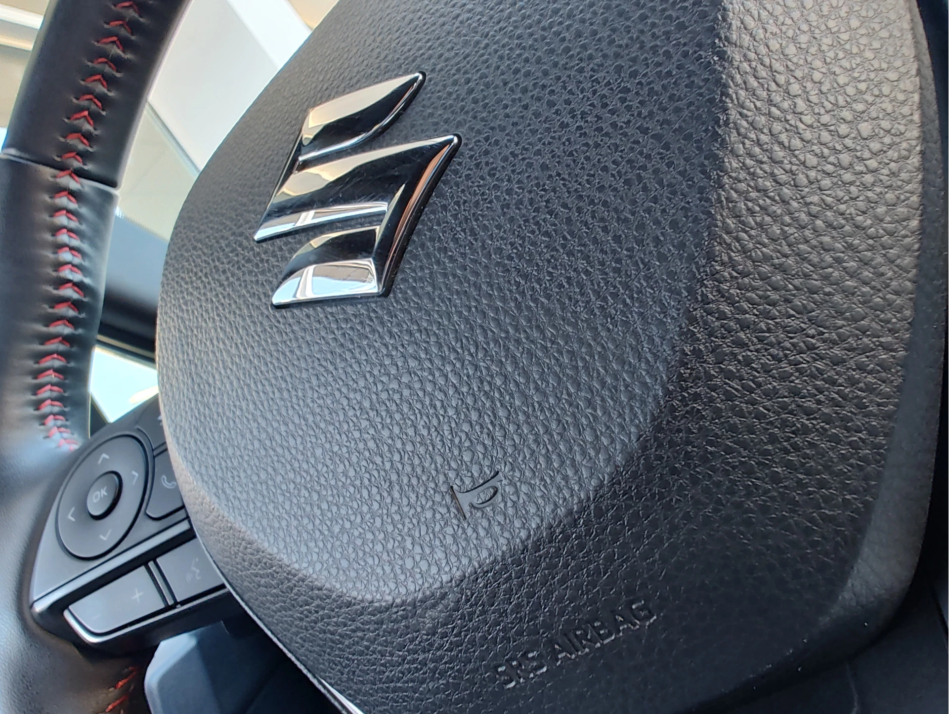 Hoofdafbeelding Suzuki Across