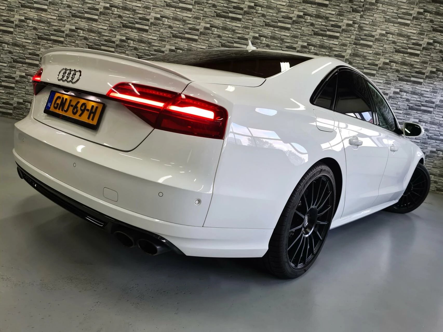 Hoofdafbeelding Audi S8