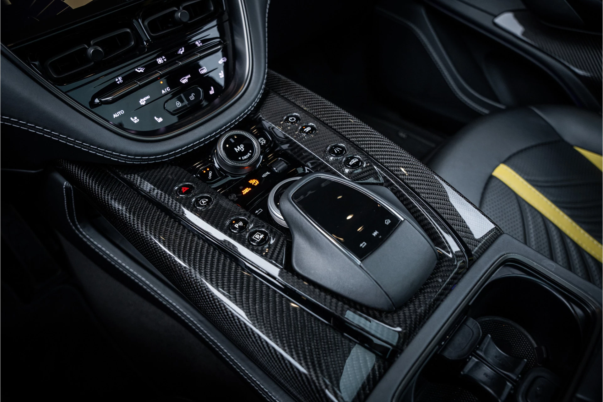Hoofdafbeelding Aston Martin DBX