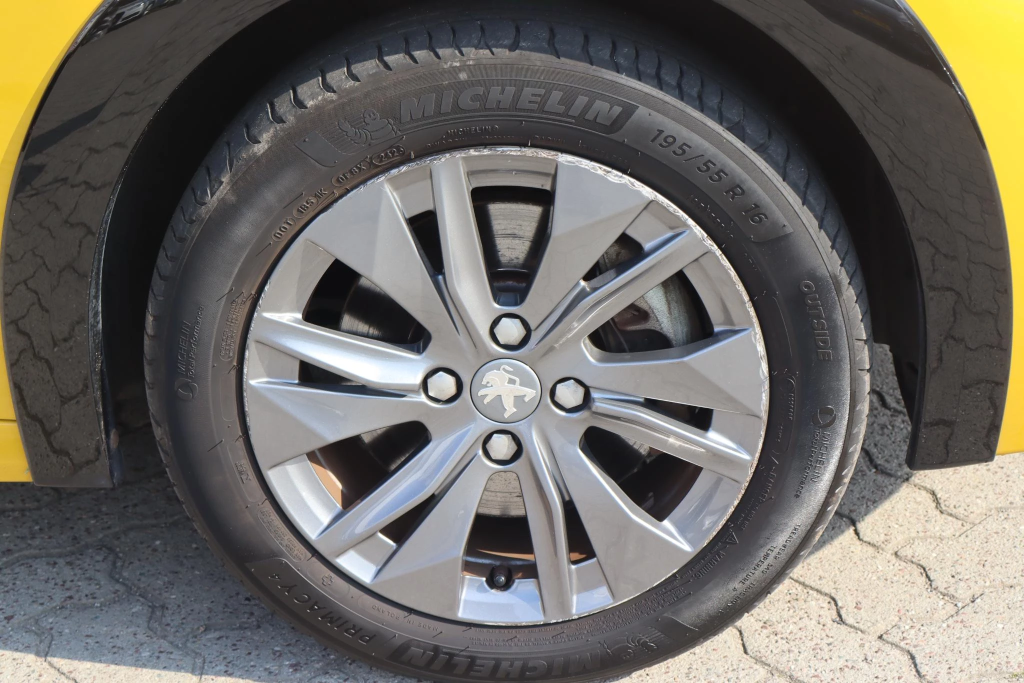 Hoofdafbeelding Peugeot e-208