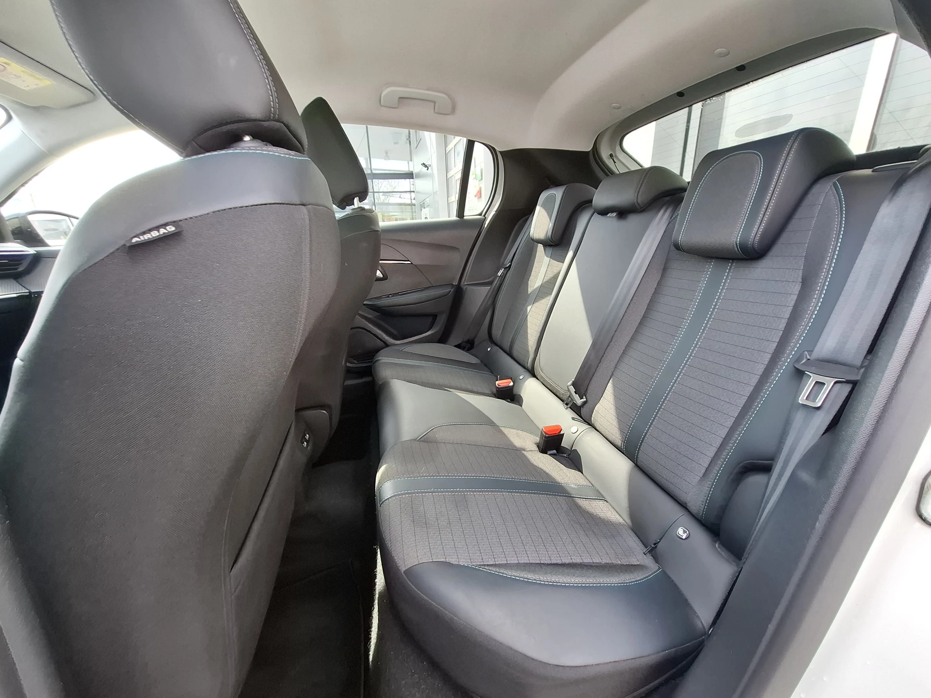 Hoofdafbeelding Peugeot e-208