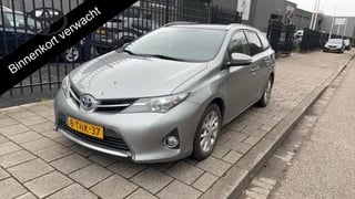 Toyota Auris Touring Sports 1.8 HYBRID TS AUTOMAAT PANODAK LEASE UITOERING .NAVI.CAMERA.CRUISE. TOYOTA ONDERHOUDEN !!