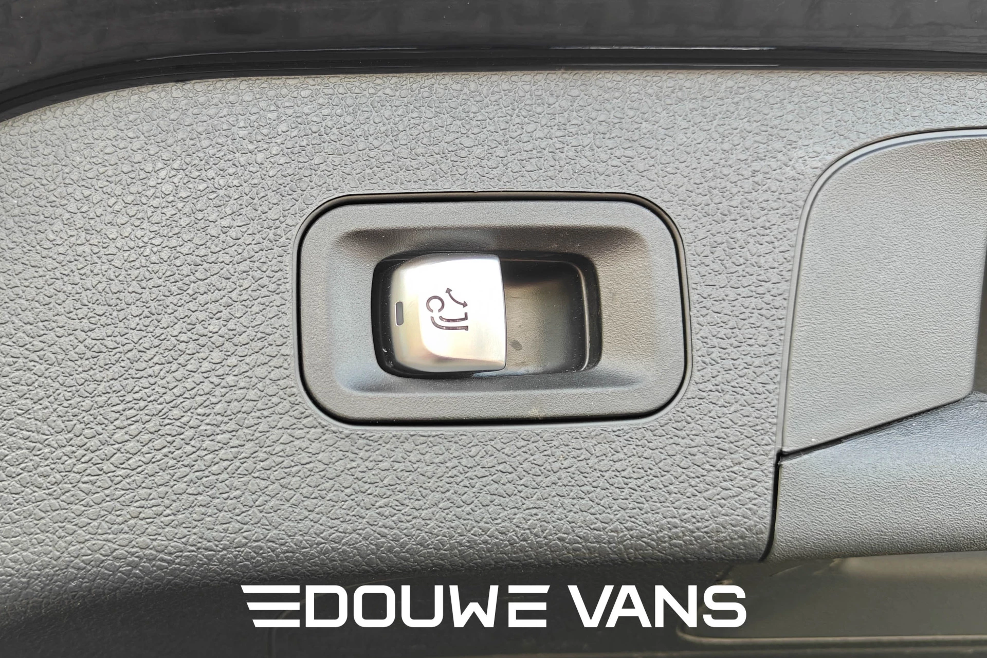 Hoofdafbeelding Mercedes-Benz EQC