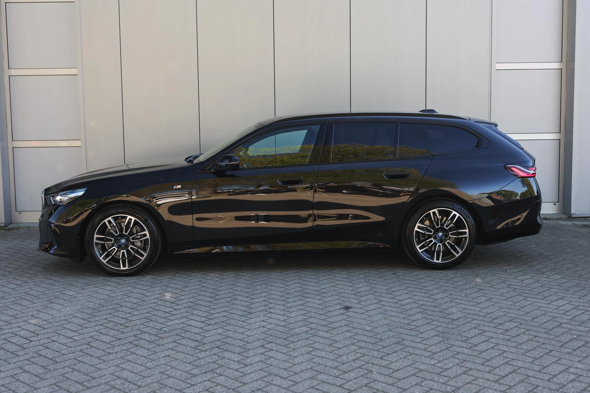 Hoofdafbeelding BMW i5
