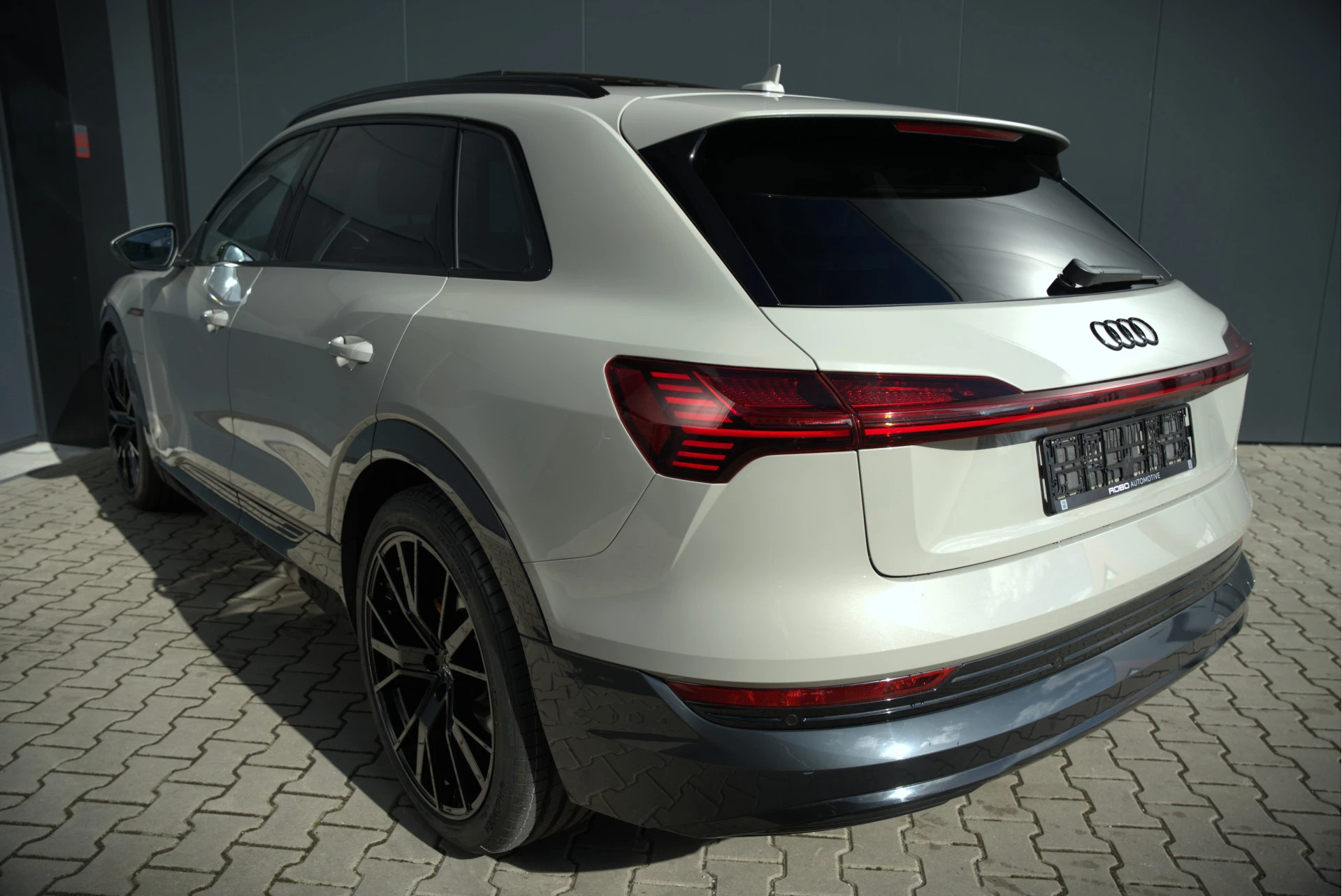 Hoofdafbeelding Audi e-tron