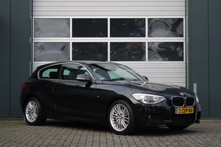 BMW 1-serie 116i High Executive M-Sport Clima/Cruise/Stoelverwarming/Xenon/PDC/LederSportstoelen/Navi/Bluetooth/RadioAUX.USB/17"LM