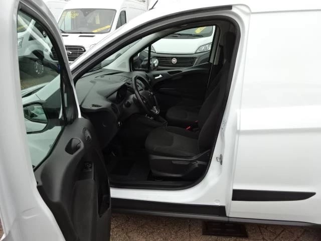 Hoofdafbeelding Ford Transit Courier