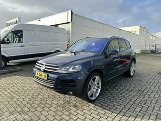 Hoofdafbeelding Volkswagen Touareg Volkswagen Touareg 3.0 TDI R-Line Pano Led navi Grijskent Ex