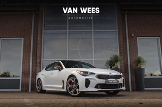Hoofdafbeelding Kia Stinger Kia Stinger 3.3 V6 T-GDI AWD GT | 2e eigenaar | 6 cilinder | 370 pk | Dakraam | H&K | Camera | Head-up | 19 inch | Origineel | Stoelverkoeling | Stuur verwarming | Xenon |