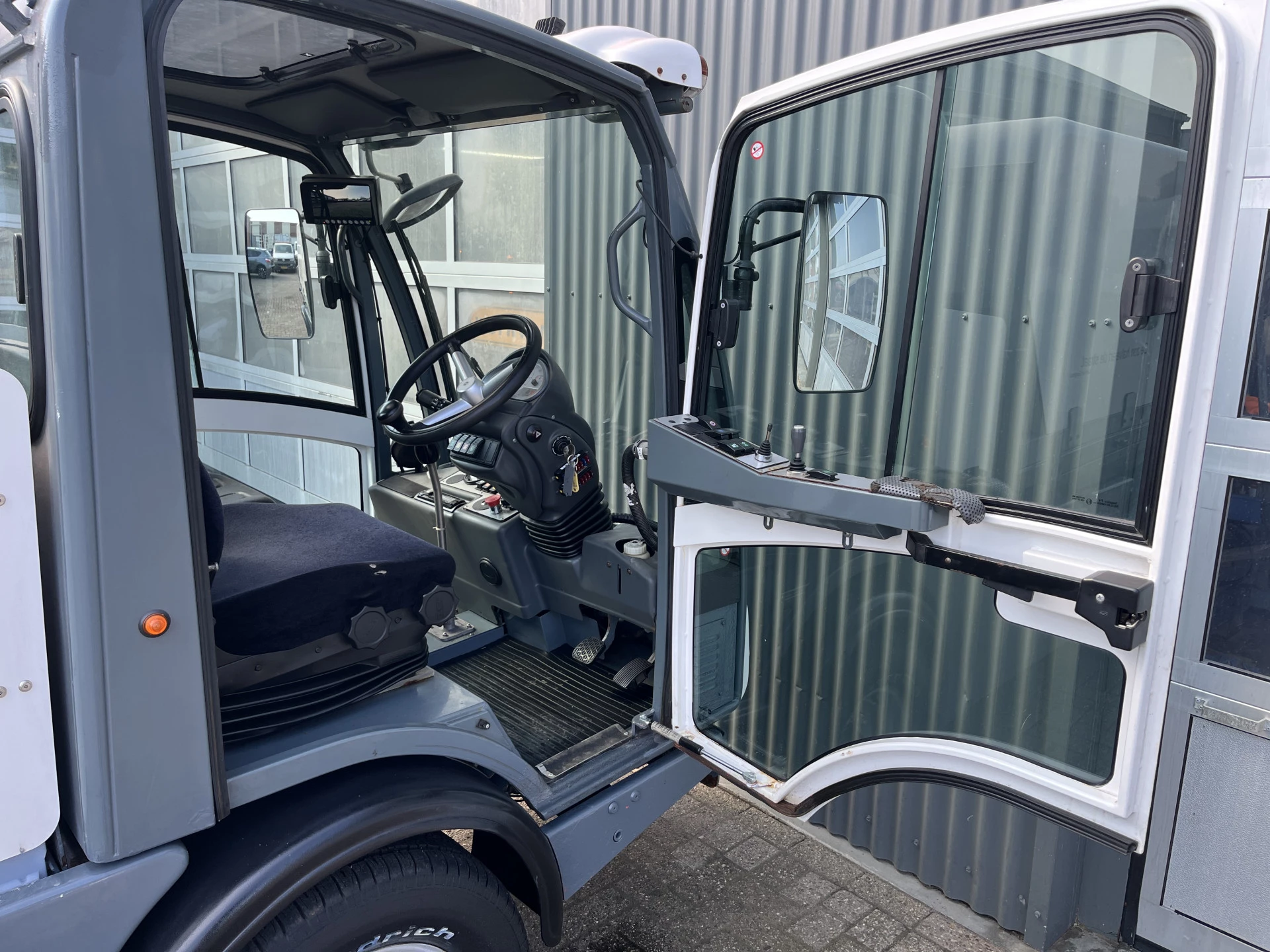 Hoofdafbeelding boschung P4T Werktuigdrager